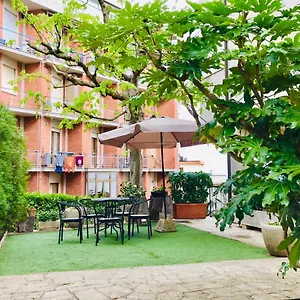 https://enzo-lettings.it-tuscanyhotel.com